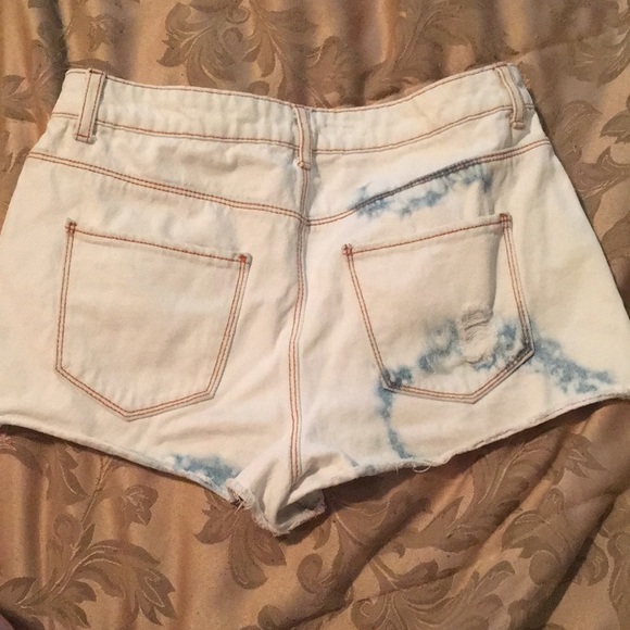 Forever 21 High-Waisted Acid-Wash Shorts - Picture 2 of 2